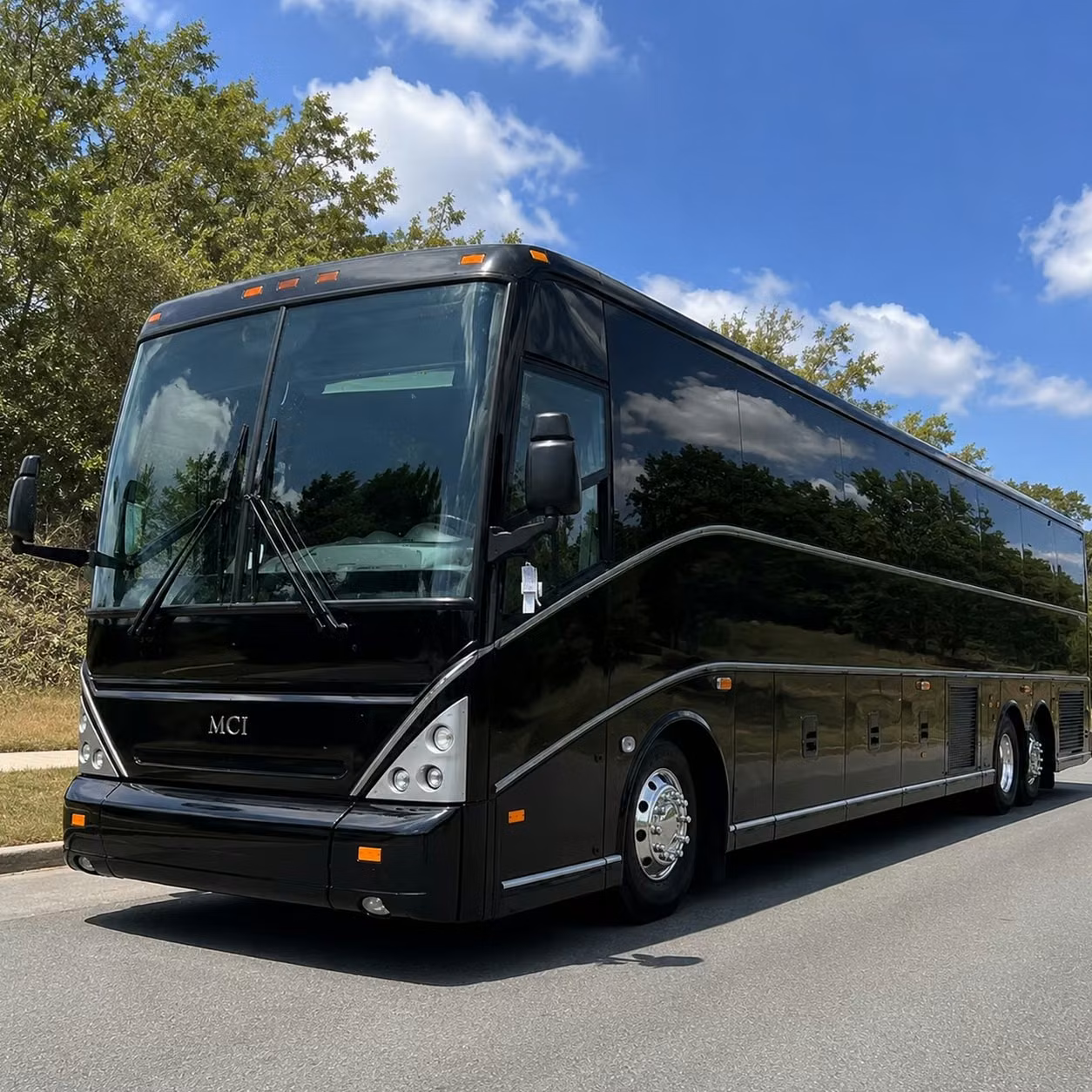 we help you compare jannus live and st pete concert bus options side by side